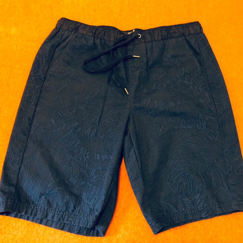 100% cotton black & blue foliage board shorts NWOT